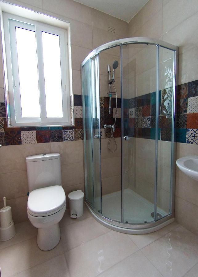 F12 Room 1, Private Room Two Single Beds Shared Bathroom In Shared Flat Msida Bagian luar foto