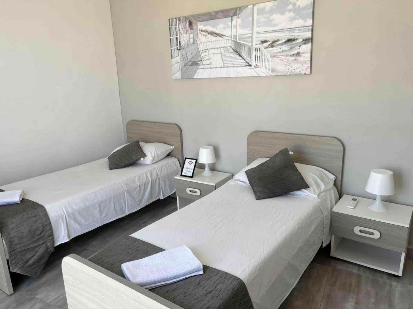 F12 Room 1, Private Room Two Single Beds Shared Bathroom In Shared Flat Msida Bagian luar foto