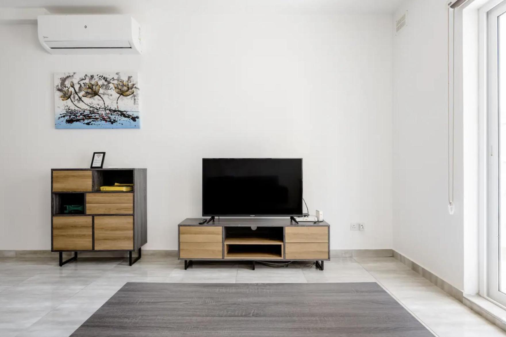 F12 Room 1, Private Room Two Single Beds Shared Bathroom In Shared Flat Msida Bagian luar foto